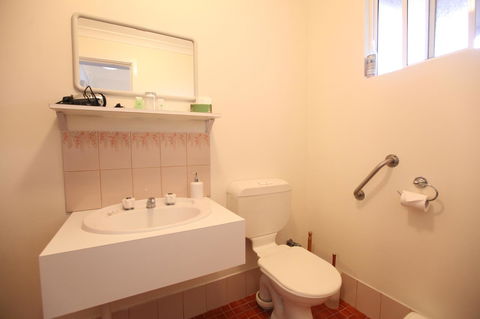 Jacaranda Guest House - Kawana Tourism 20