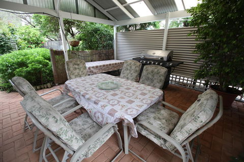 Jacaranda Guest House - Kawana Tourism 30
