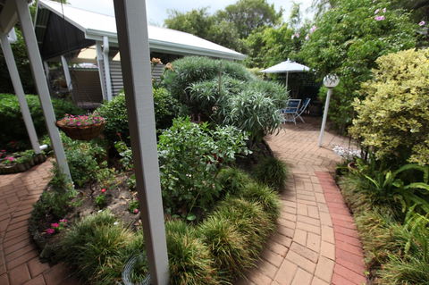 Jacaranda Guest House - Kawana Tourism 26