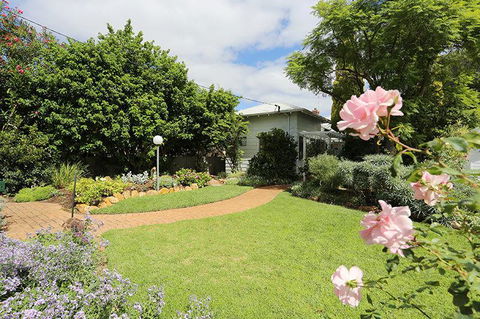 Jacaranda Guest House - Kawana Tourism 40