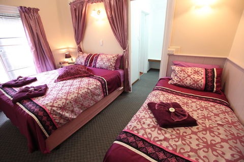 Jacaranda Guest House - Kawana Tourism 36