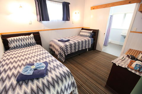 Jacaranda Guest House - Kawana Tourism 18