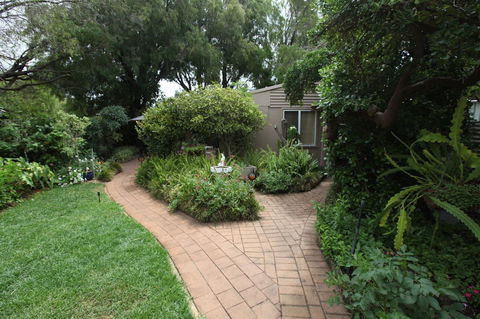 Jacaranda Guest House - Kawana Tourism 27