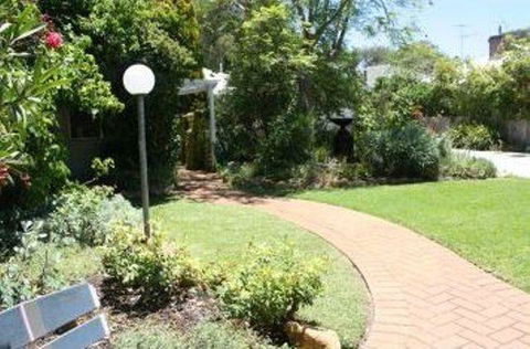 Jacaranda Guest House - Kawana Tourism 41