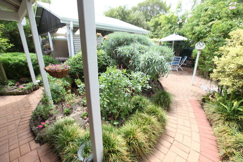 Jacaranda Guest House - Kawana Tourism 25