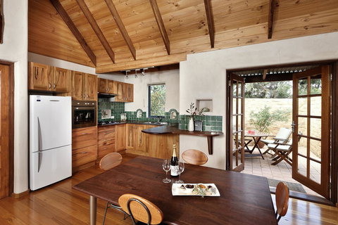 Aiyana Retreat - Kawana Tourism 13