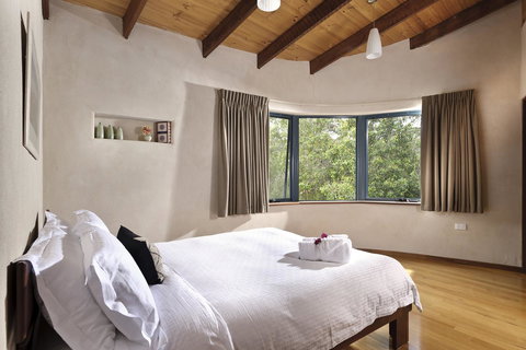 Aiyana Retreat - Kawana Tourism 12