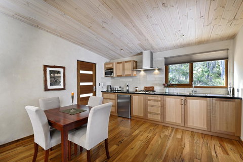 Aiyana Retreat - Kawana Tourism 8