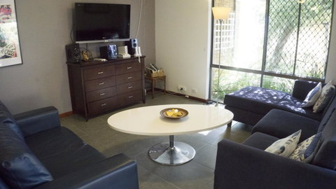 Relax, Bright & Airy Garden Villa - Kawana Tourism 22