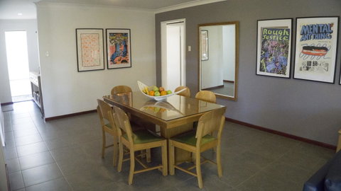 Relax, Bright & Airy Garden Villa - Kawana Tourism 16
