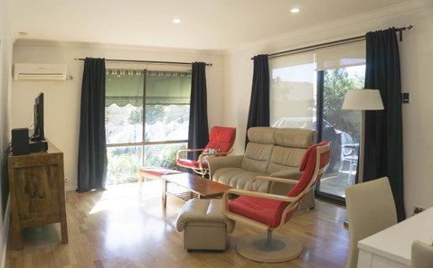 Relax, Bright & Airy Garden Villa - Kawana Tourism 5