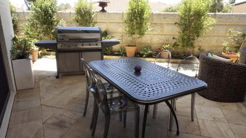 Relax, Bright & Airy Garden Villa - Kawana Tourism 13