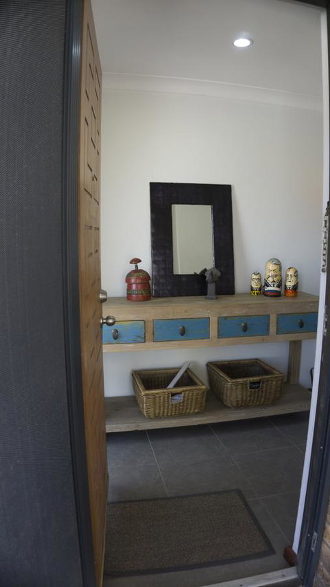 Relax, Bright & Airy Garden Villa - Kawana Tourism 7