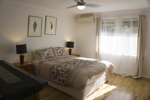 Relax, Bright & Airy Garden Villa - Kawana Tourism 3