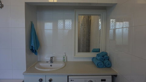 Relax, Bright & Airy Garden Villa - Kawana Tourism 42