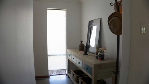 Relax, Bright & Airy Garden Villa - Kawana Tourism 21