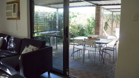 Relax, Bright & Airy Garden Villa - Kawana Tourism 29