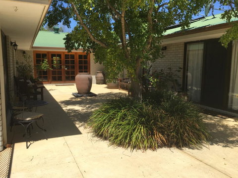 Nivalis Bed And Breakfast - Kawana Tourism 10