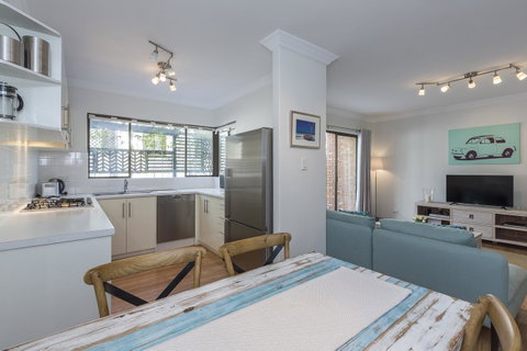 Cottesloe Sea Salt Abode - Executive Escapes - Kawana Tourism 7