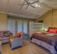 Windfall Estate Vineyard Cottage - Kawana Tourism