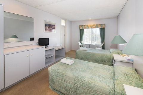 Augusta Hotel Motel - Kawana Tourism 1