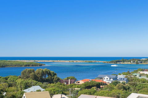 Augusta Hotel Motel - Kawana Tourism 5