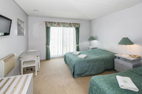 Augusta Hotel Motel - Kawana Tourism 2