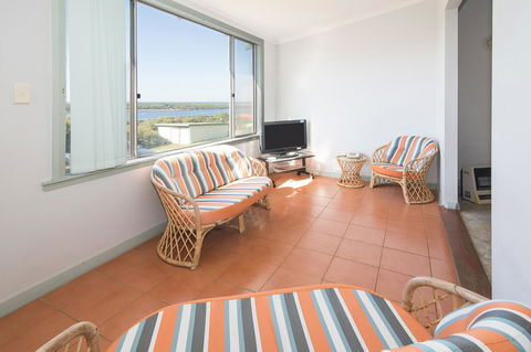 Augusta Hotel Motel - Kawana Tourism 3