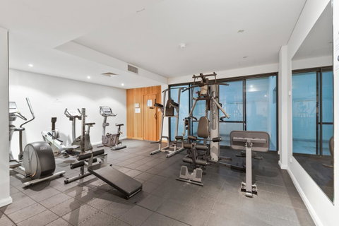 The Executive Penthouse - Kawana Tourism 21
