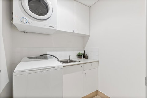 The Executive Penthouse - Kawana Tourism 19
