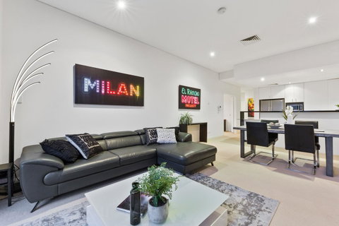 The Executive Penthouse - Kawana Tourism 2