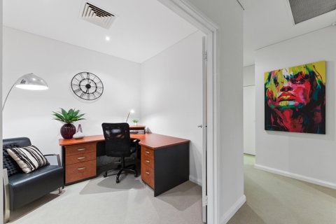 The Executive Penthouse - Kawana Tourism 17