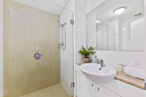 The Executive Penthouse - Kawana Tourism 13