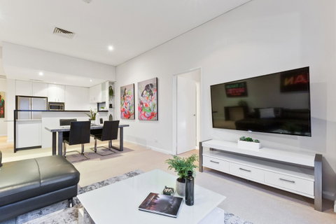 The Executive Penthouse - Kawana Tourism 7