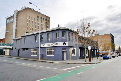 The Hive Hostel - Traveler Friendly, Passport Only - Kawana Tourism 38