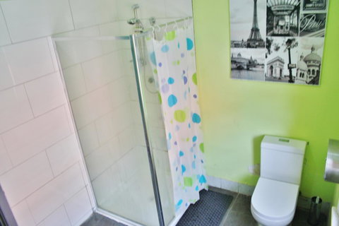 The Hive Hostel - Traveler Friendly, Passport Only - Kawana Tourism 43