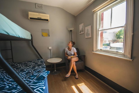 The Hive Hostel - Traveler Friendly, Passport Only - Kawana Tourism 24