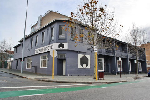 The Hive Hostel - Traveler Friendly, Passport Only - Kawana Tourism 3