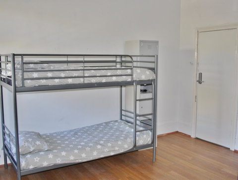 The Hive Hostel - Traveler Friendly, Passport Only - Kawana Tourism 35