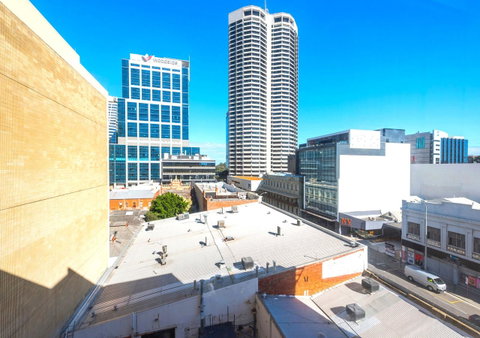 Perth West End Apartment 406 - Executive Escapes - Kawana Tourism 1