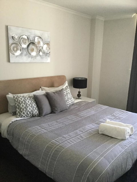 Charming Inner City Apartment - Kawana Tourism 11