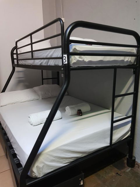 JJ's Backpackers - Kawana Tourism 24