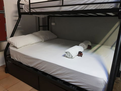 JJ's Backpackers - Kawana Tourism 17