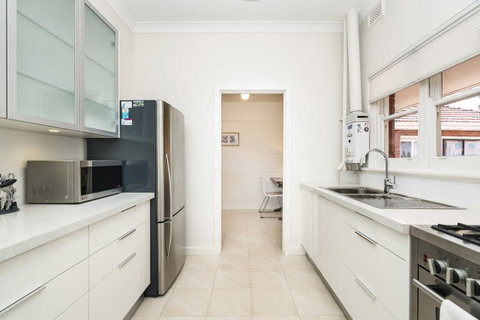Light Bright, Quality River Views! Free Parking - Kawana Tourism 18