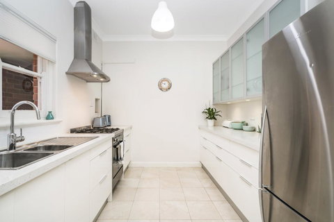 Light Bright, Quality River Views! Free Parking - Kawana Tourism 5