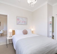 Light bright quality river views Free parking - Kawana Tourism