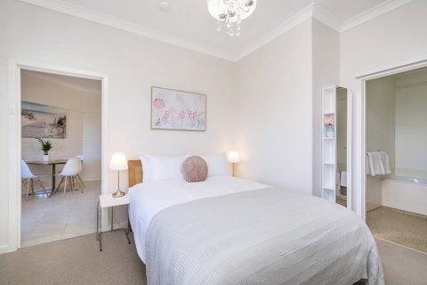 Light Bright, Quality River Views! Free Parking - Kawana Tourism 0