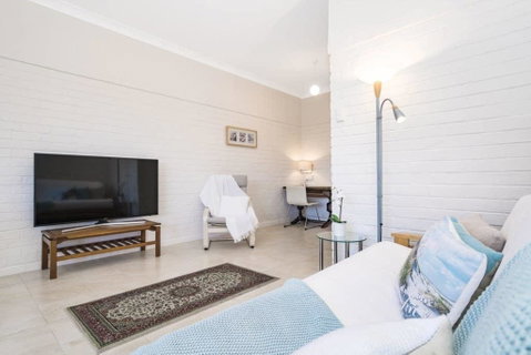Light Bright, Quality River Views! Free Parking - Kawana Tourism 36