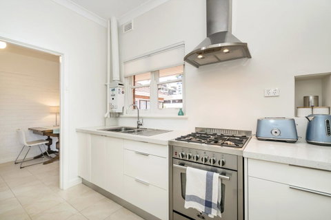 Light Bright, Quality River Views! Free Parking - Kawana Tourism 8