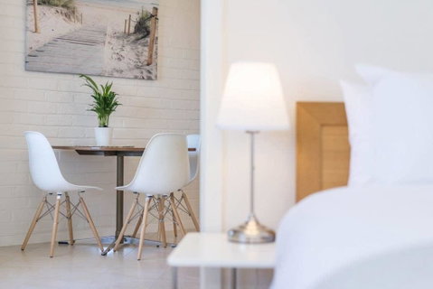 Light Bright, Quality River Views! Free Parking - Kawana Tourism 22